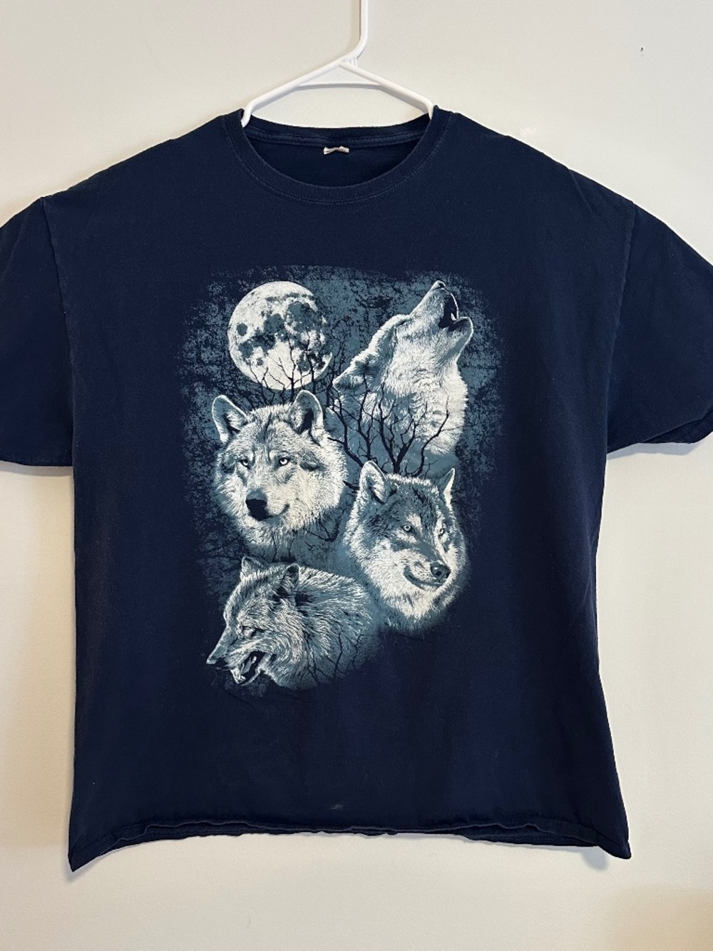 Men's White Wolf & Moon Graphic Print T-Shirt Large Blue Y2K Short Sleeve